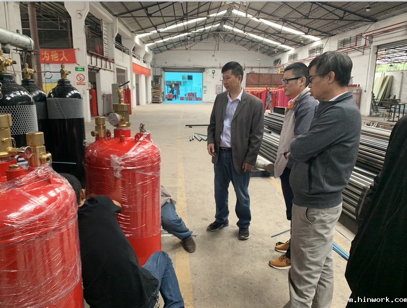 公司员工学习外贮压七氟丙烷灭火系统制造工艺